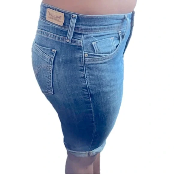 Levi’s shorts - Picture 3 of 7